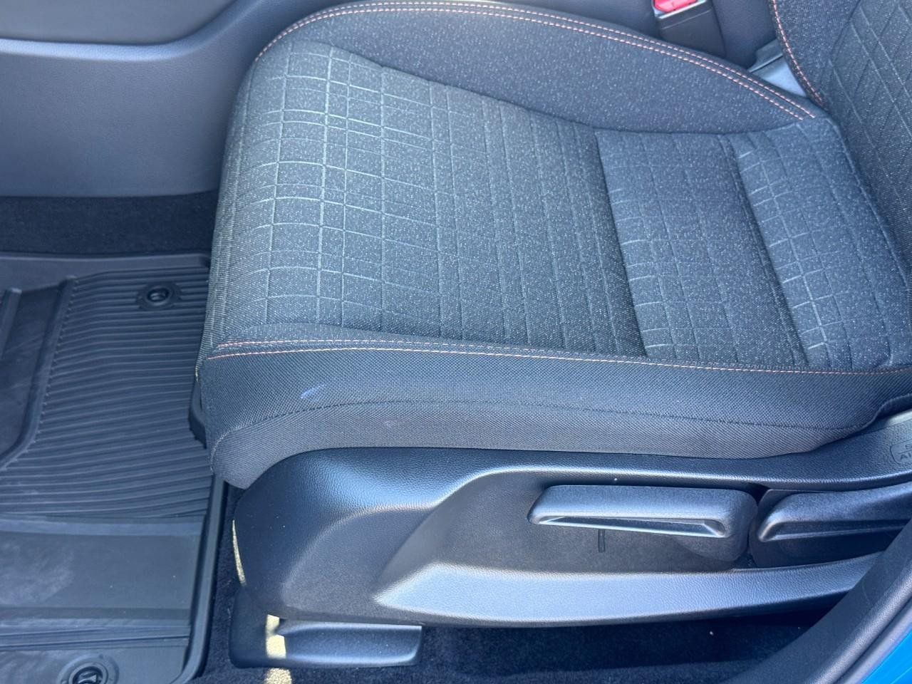 Honda HR-V Vehicle Full-screen Gallery Image 18