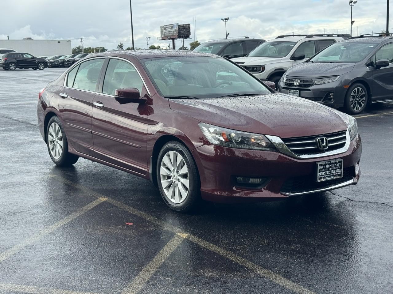 Honda Accord Sedan Vehicle Full-screen Gallery Image 02