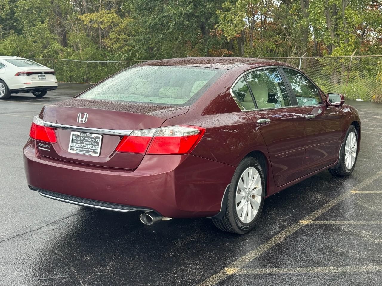 Honda Accord Sedan Vehicle Full-screen Gallery Image 04