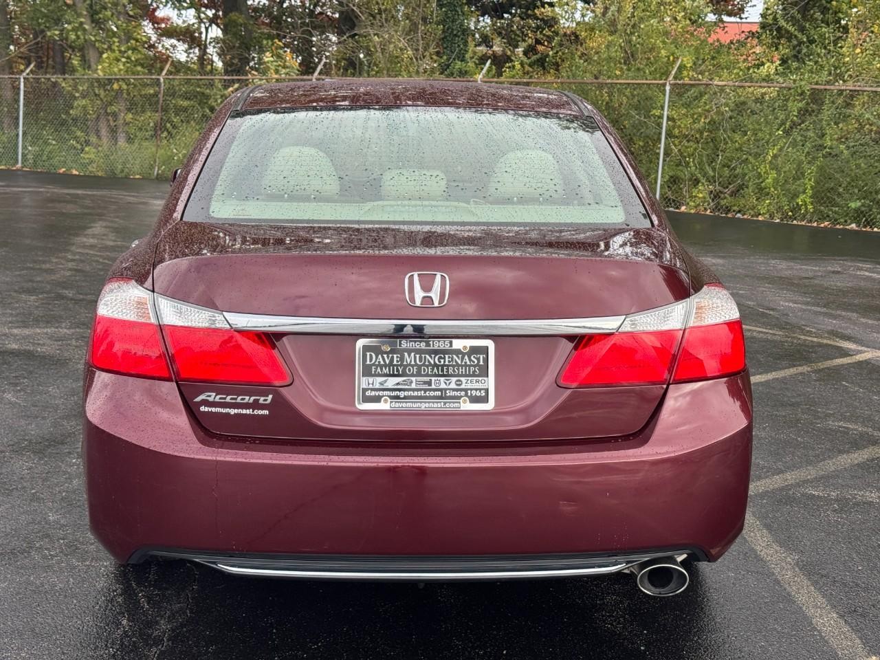 Honda Accord Sedan Vehicle Full-screen Gallery Image 06