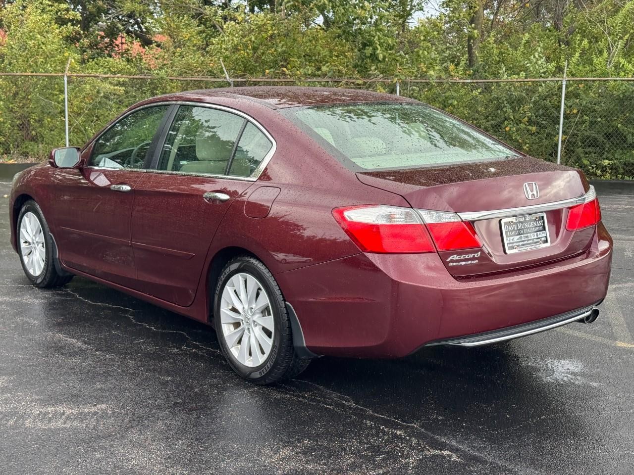 Honda Accord Sedan Vehicle Full-screen Gallery Image 07