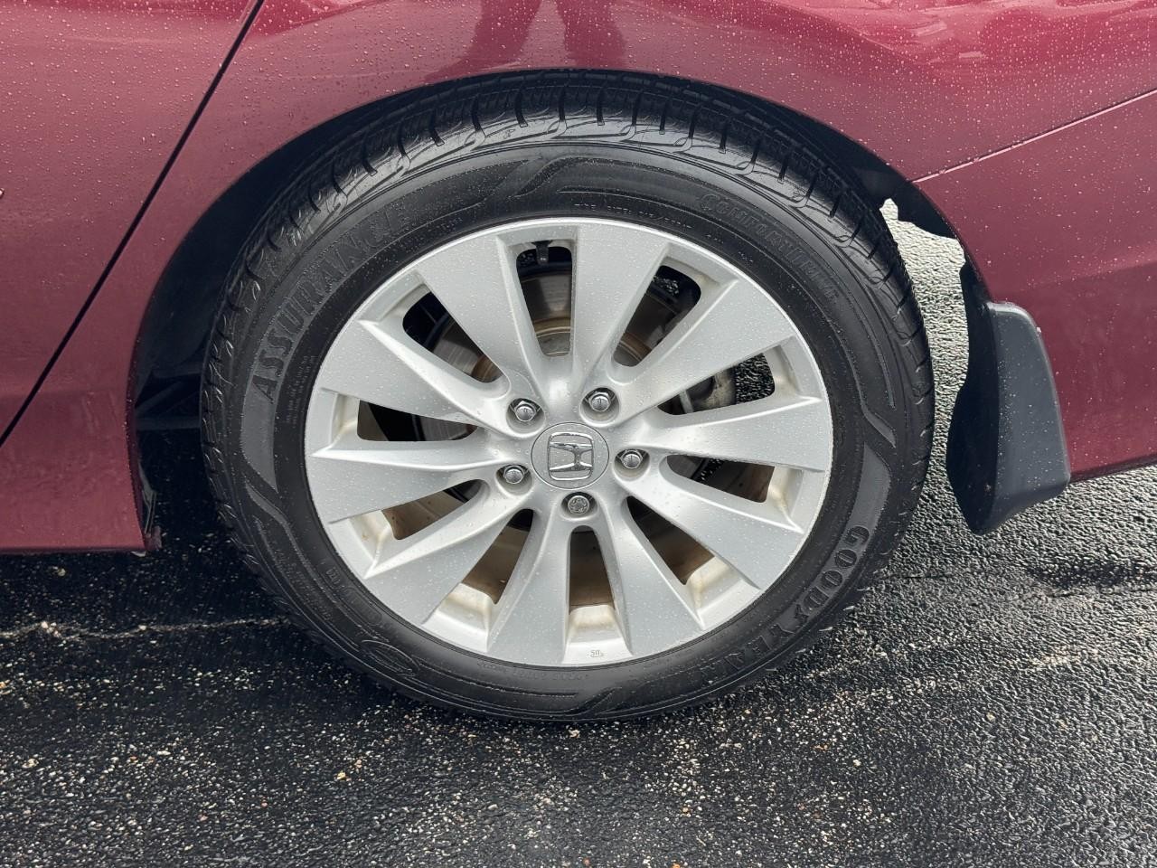 Honda Accord Sedan Vehicle Full-screen Gallery Image 08