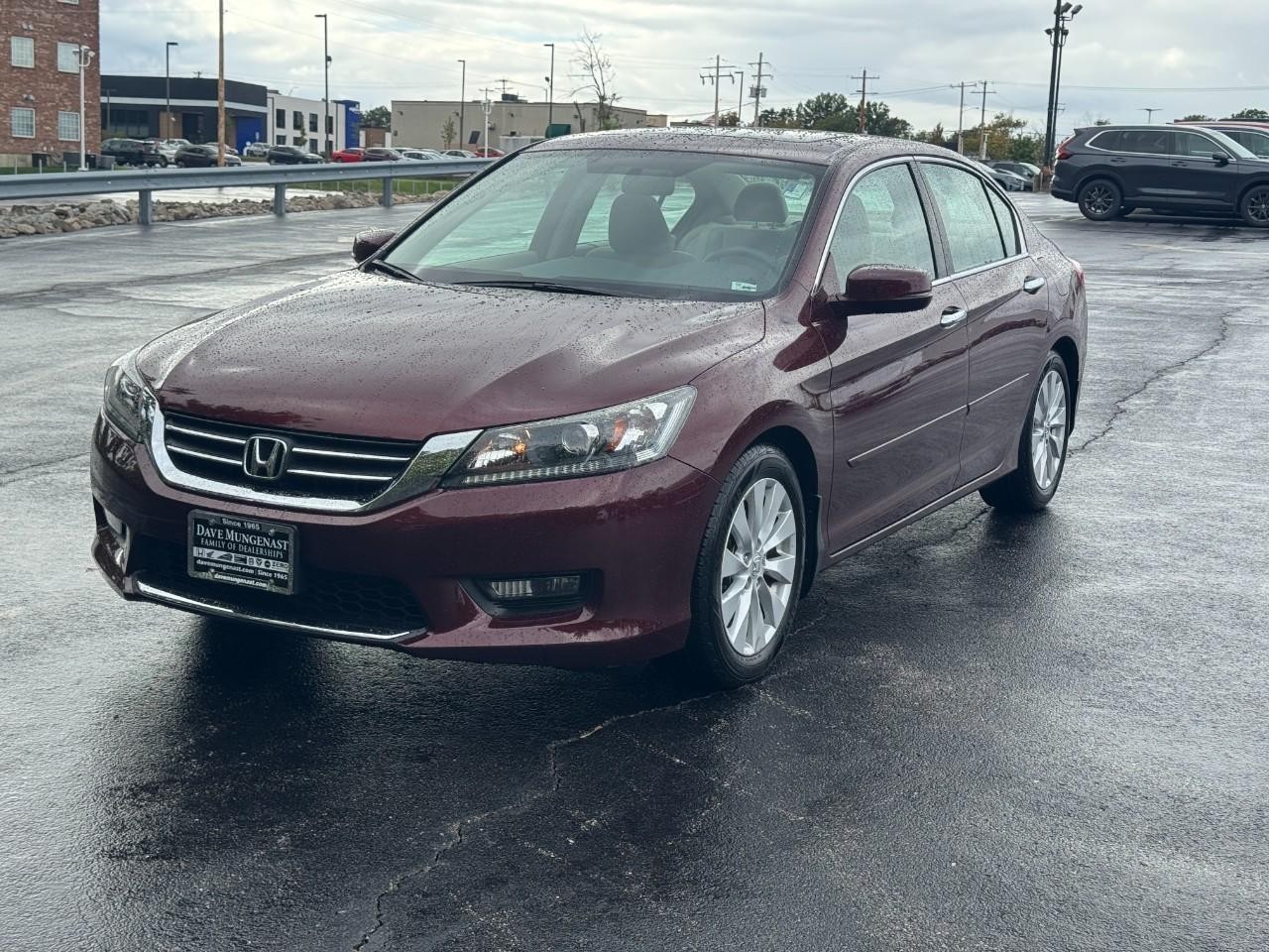 Honda Accord Sedan Vehicle Full-screen Gallery Image 09