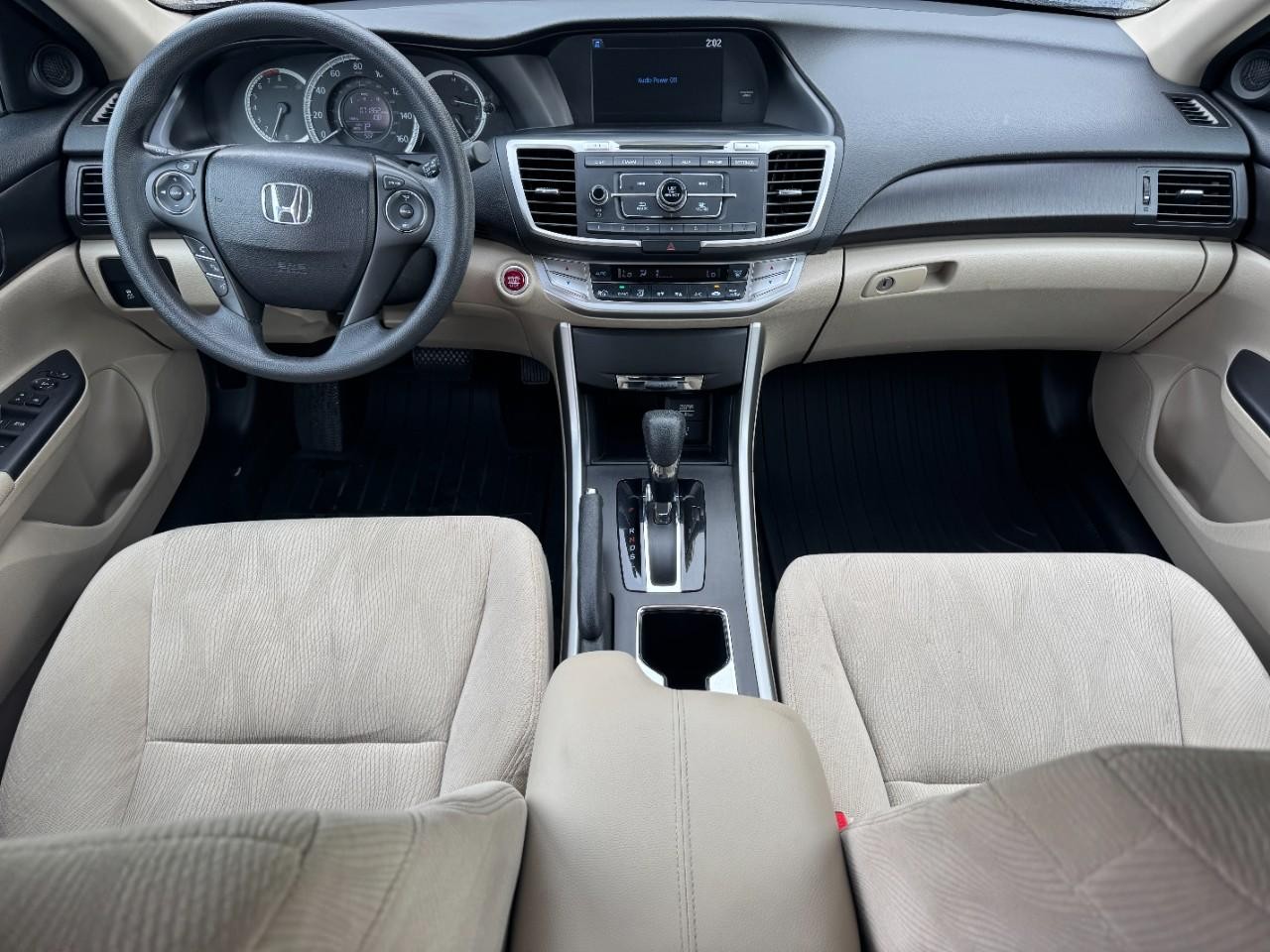 Honda Accord Sedan Vehicle Full-screen Gallery Image 12