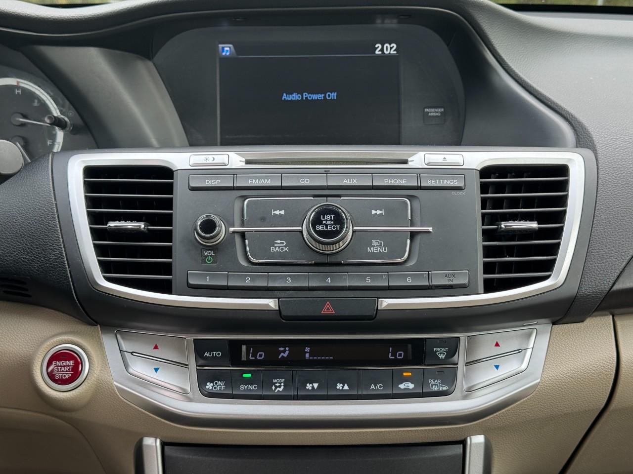 Honda Accord Sedan Vehicle Full-screen Gallery Image 14