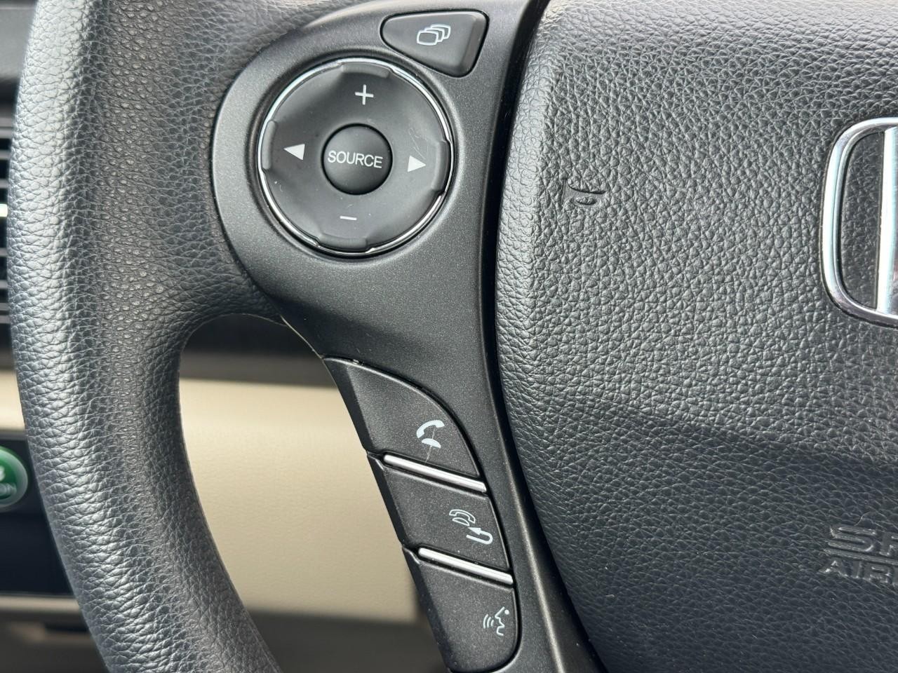 Honda Accord Sedan Vehicle Full-screen Gallery Image 19