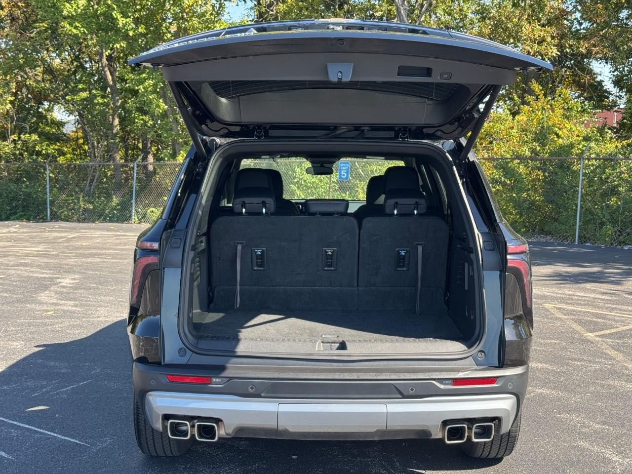 Chevrolet Traverse Vehicle Full-screen Gallery Image 05
