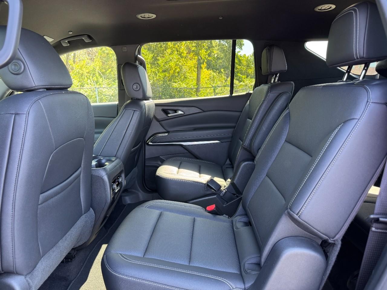 Chevrolet Traverse Vehicle Full-screen Gallery Image 11
