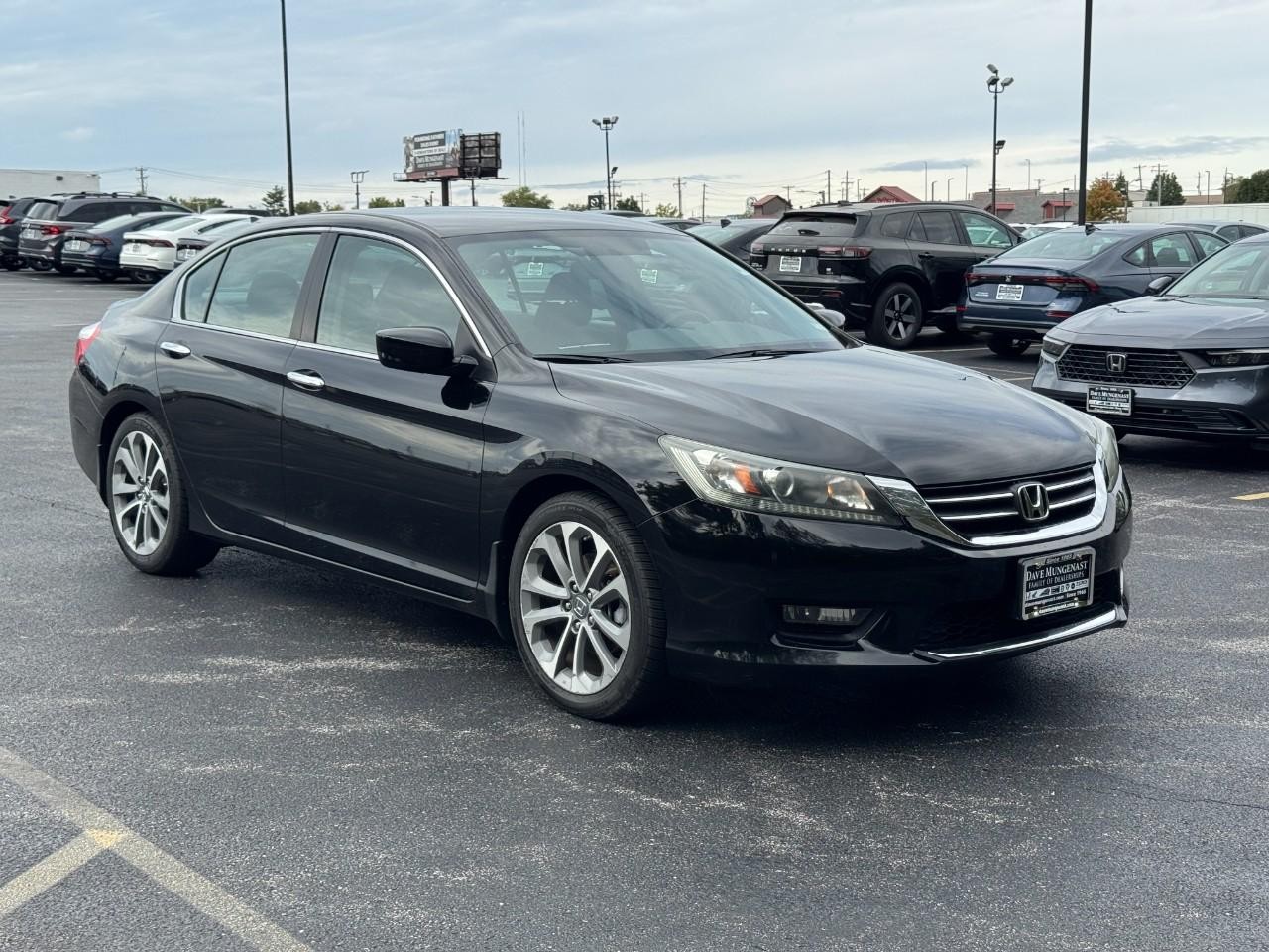 Honda Accord Sedan Vehicle Full-screen Gallery Image 02