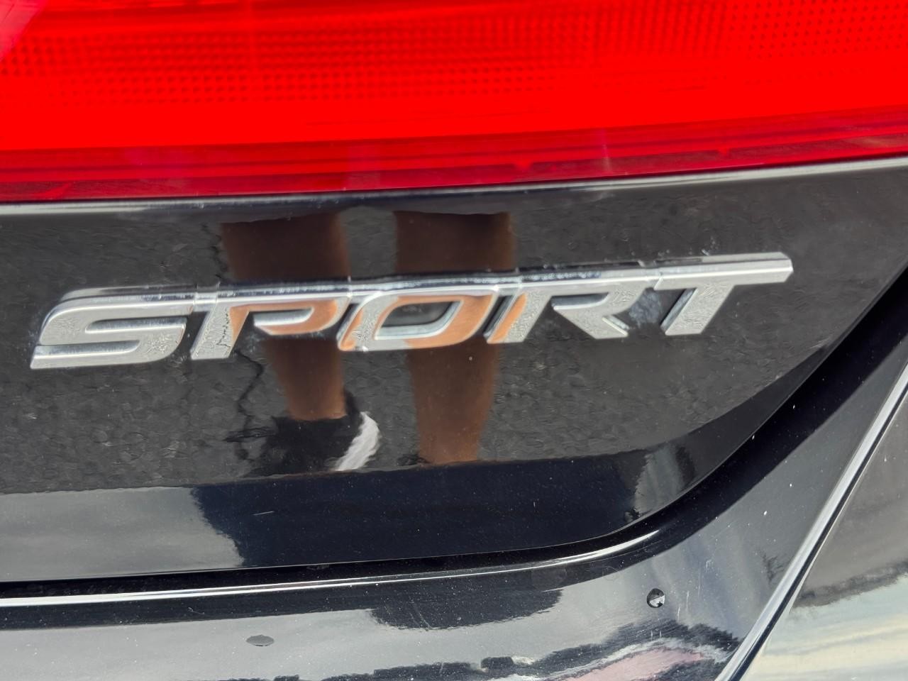 Honda Accord Sedan Vehicle Full-screen Gallery Image 05