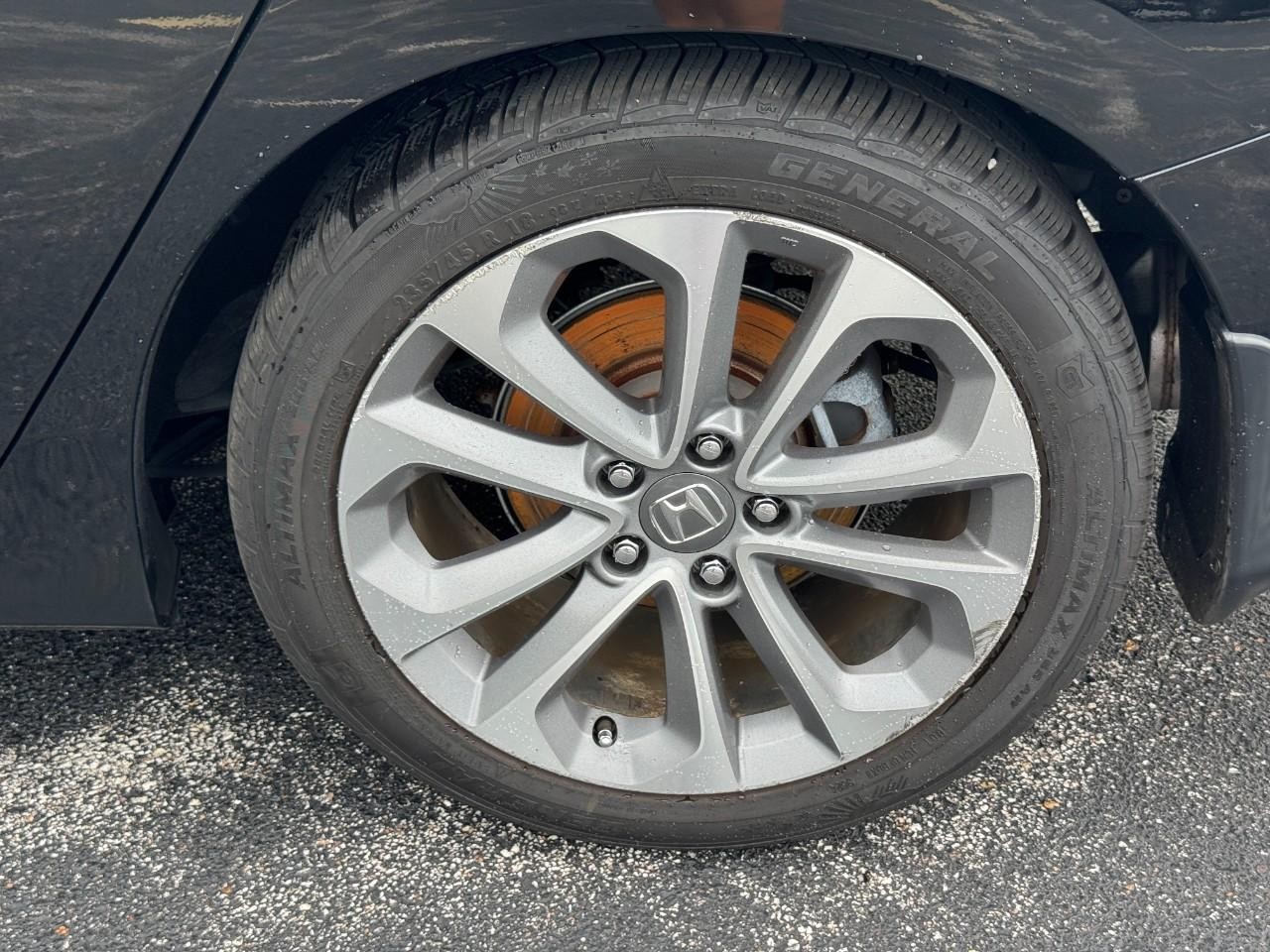 Honda Accord Sedan Vehicle Full-screen Gallery Image 09