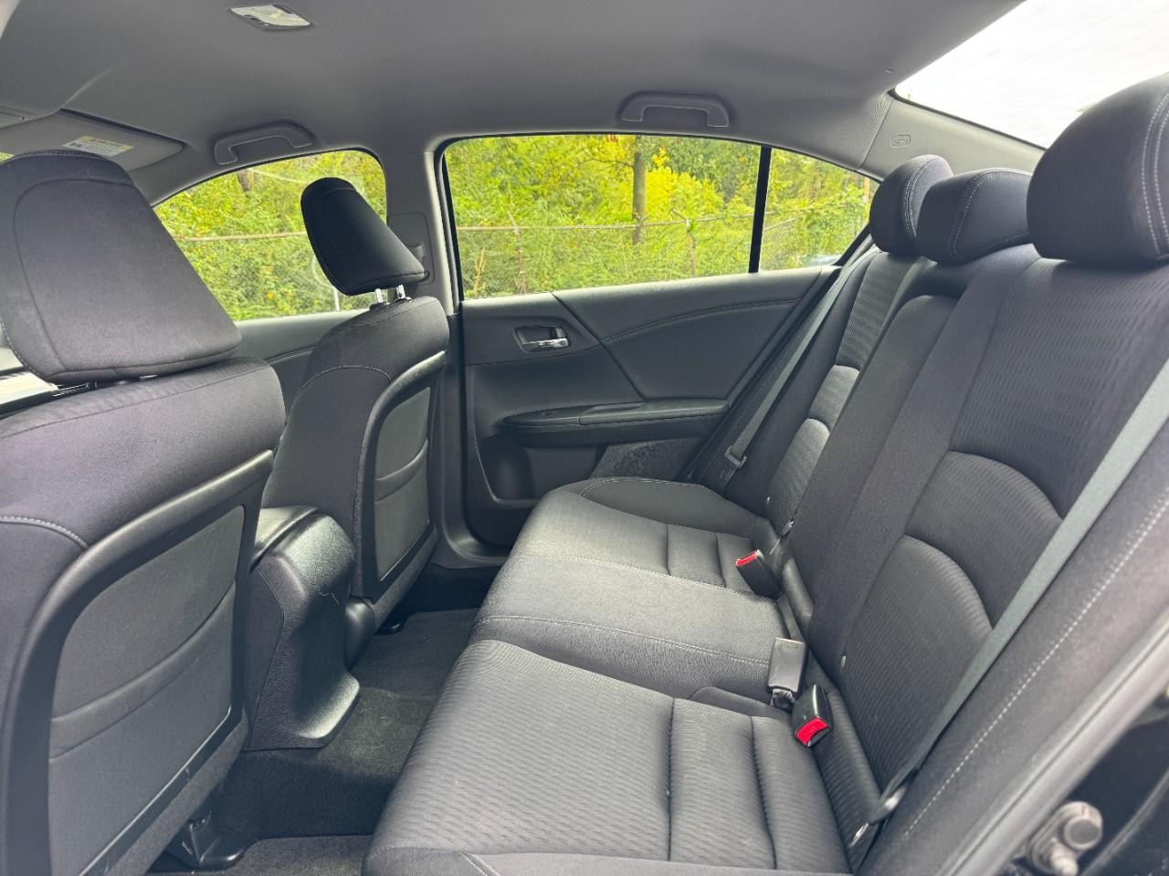 Honda Accord Sedan Vehicle Full-screen Gallery Image 12