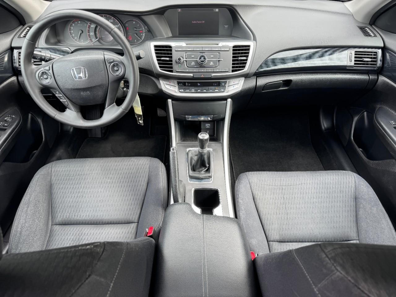Honda Accord Sedan Vehicle Full-screen Gallery Image 13