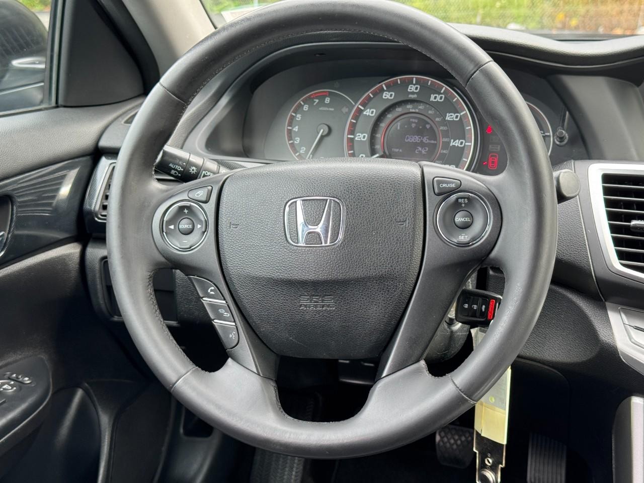 Honda Accord Sedan Vehicle Full-screen Gallery Image 14