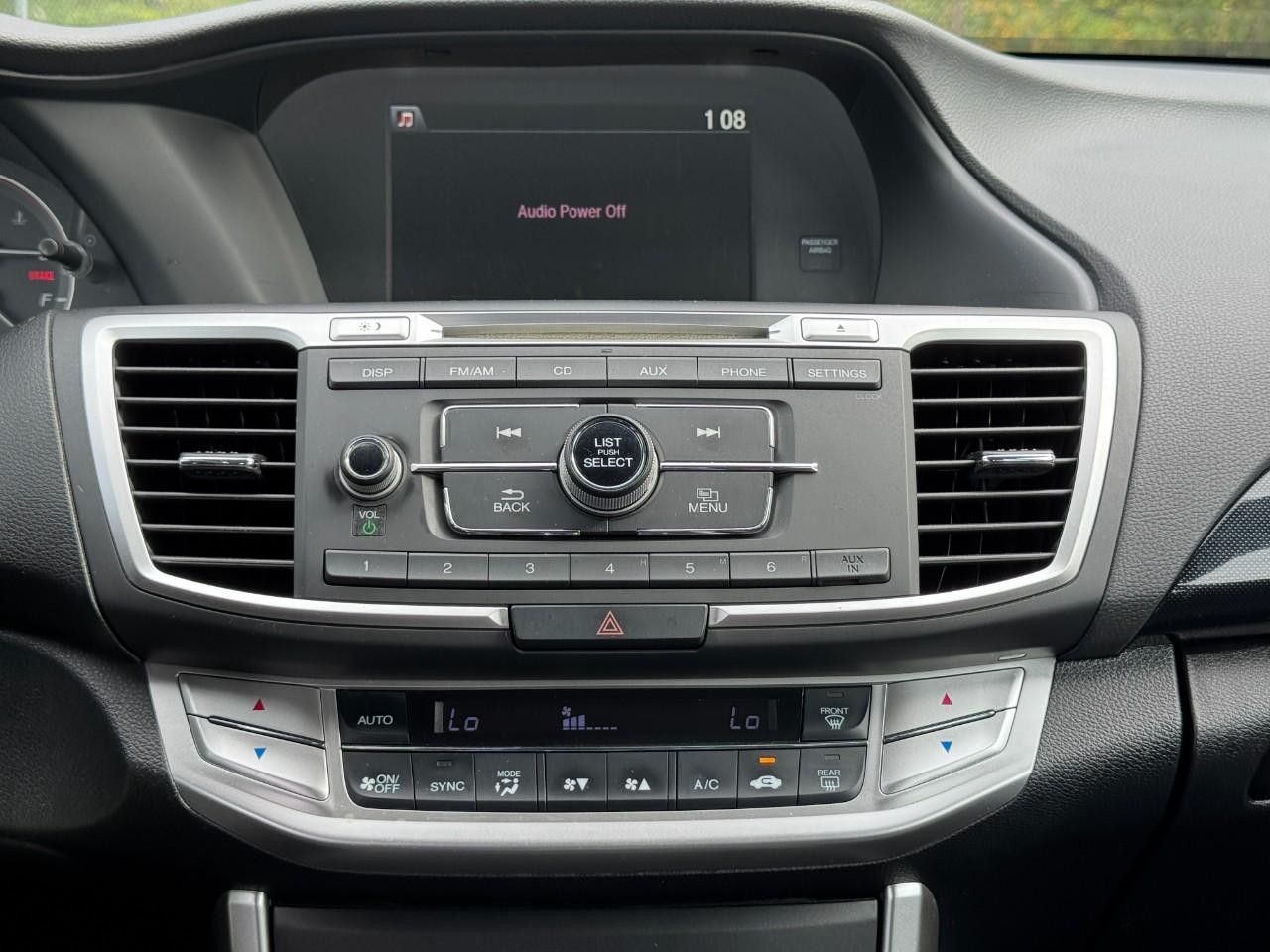 Honda Accord Sedan Vehicle Full-screen Gallery Image 15