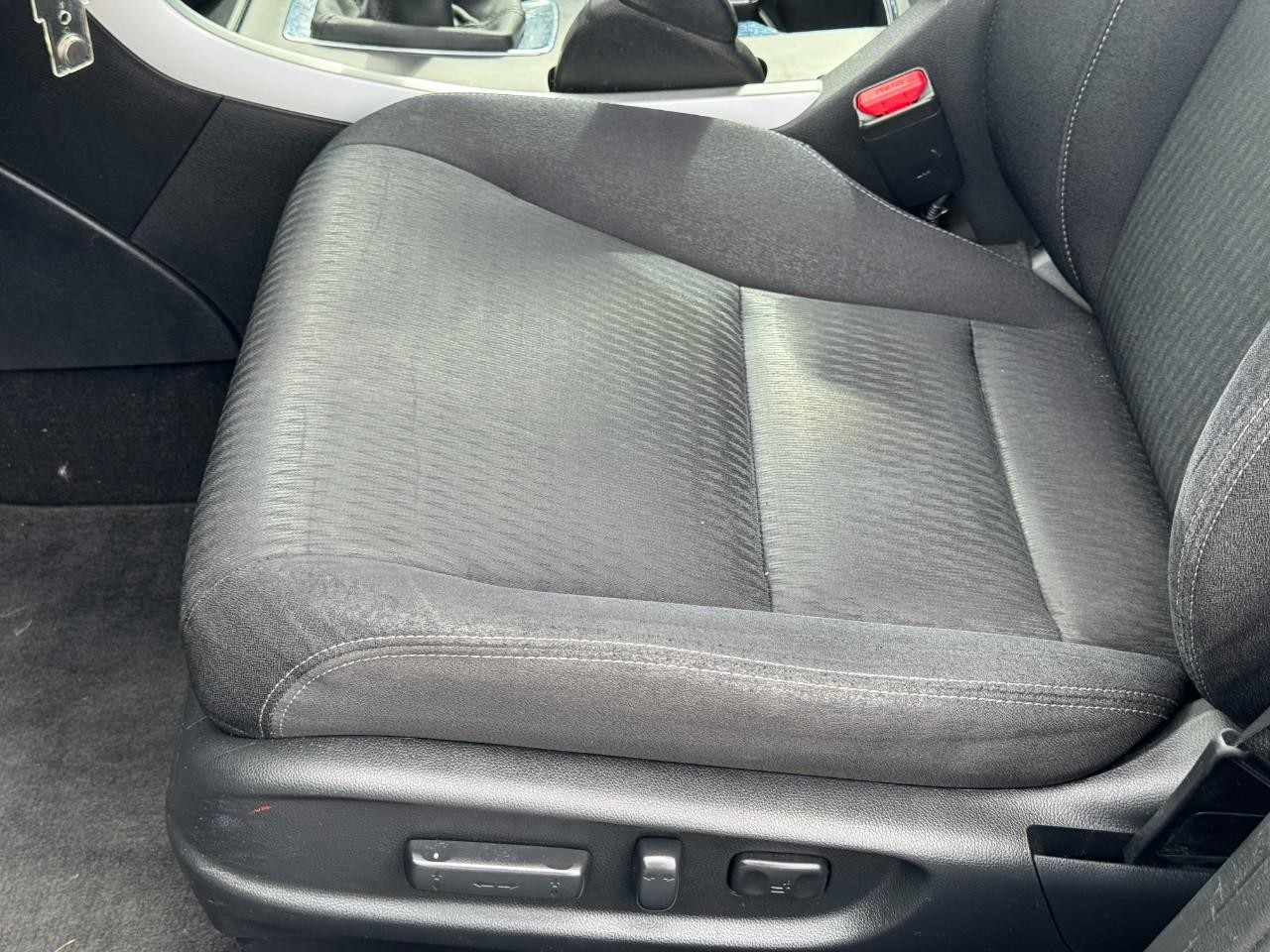 Honda Accord Sedan Vehicle Full-screen Gallery Image 18