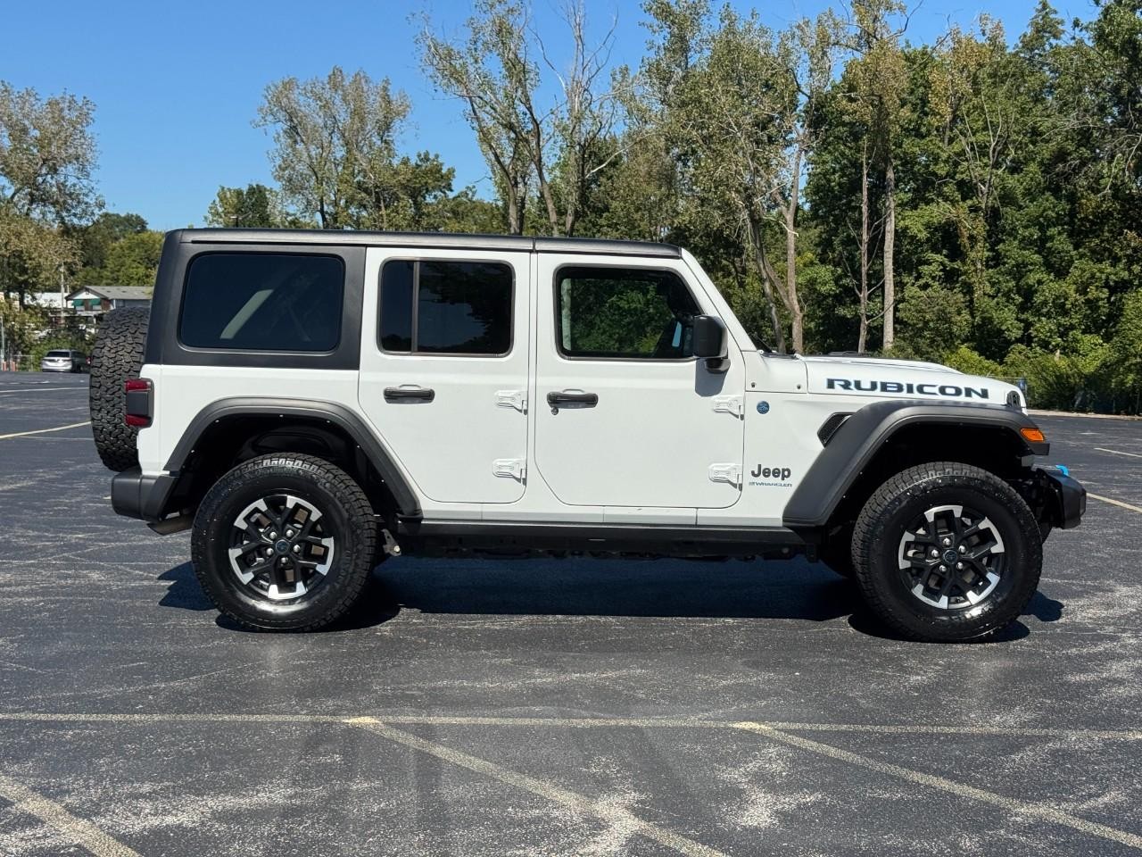Jeep Wrangler 4xe Vehicle Full-screen Gallery Image 03
