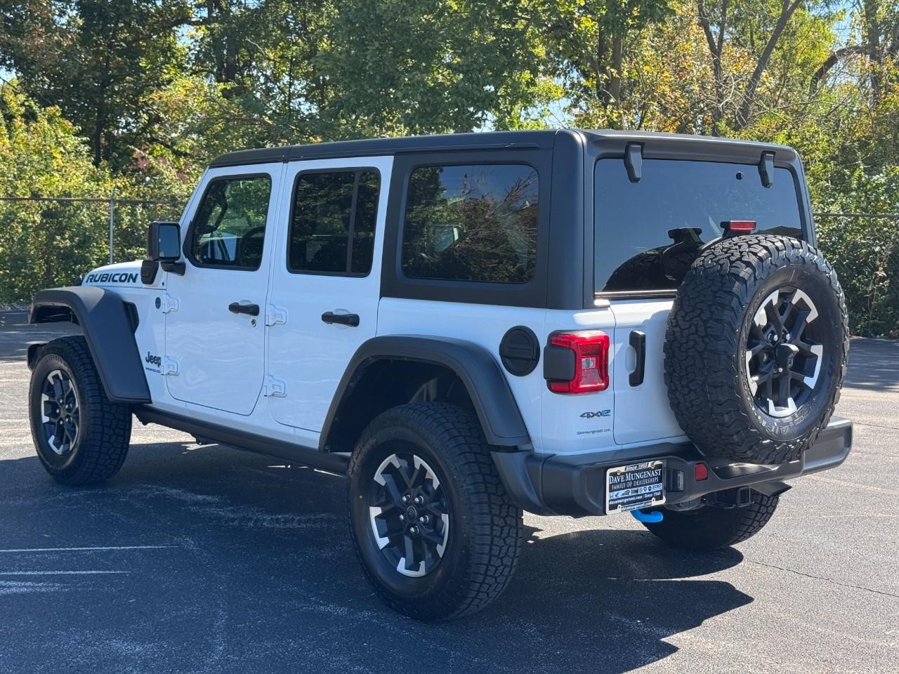 Jeep Wrangler 4xe Vehicle Full-screen Gallery Image 07
