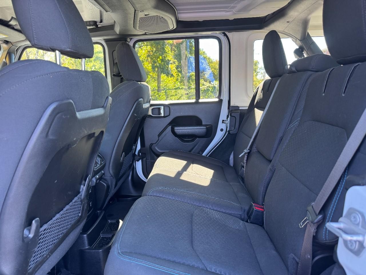Jeep Wrangler 4xe Vehicle Full-screen Gallery Image 11
