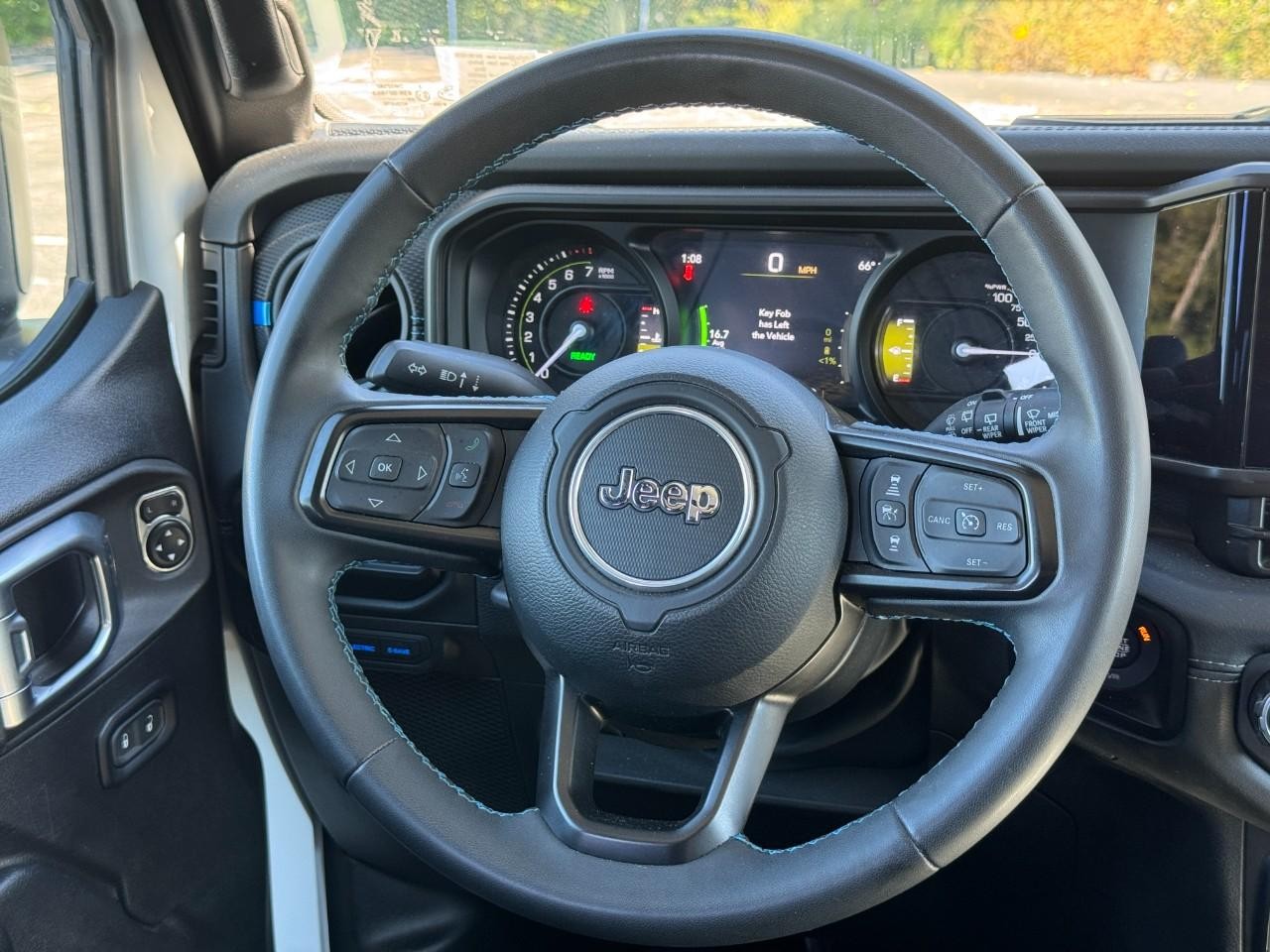 Jeep Wrangler 4xe Vehicle Full-screen Gallery Image 13