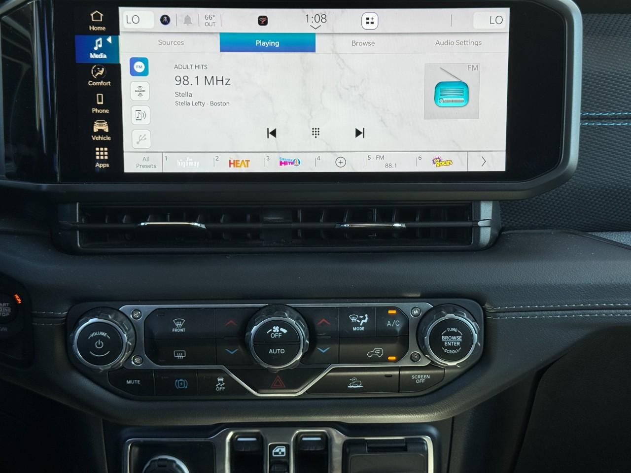 Jeep Wrangler 4xe Vehicle Full-screen Gallery Image 14
