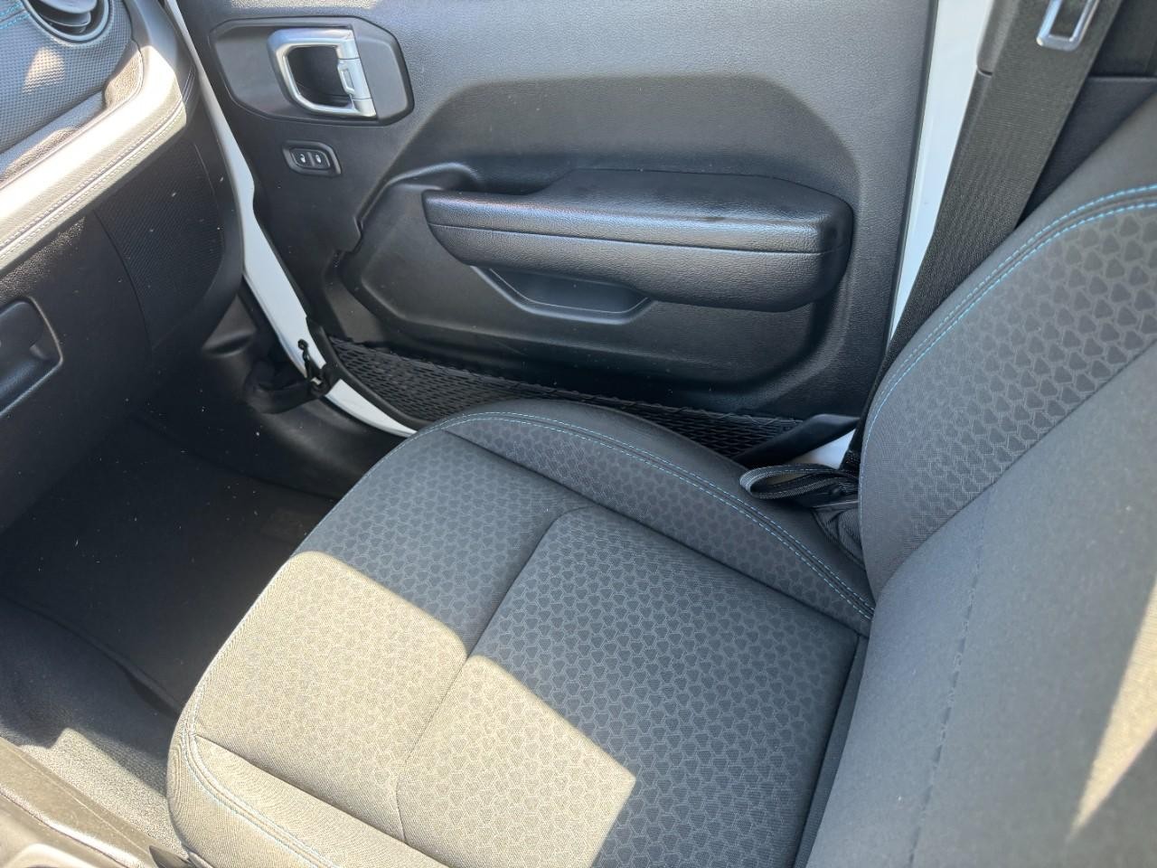 Jeep Wrangler 4xe Vehicle Full-screen Gallery Image 16