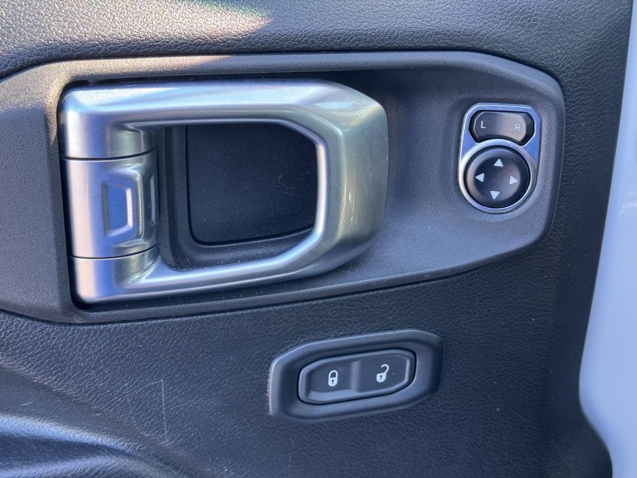 Jeep Wrangler 4xe Vehicle Full-screen Gallery Image 18