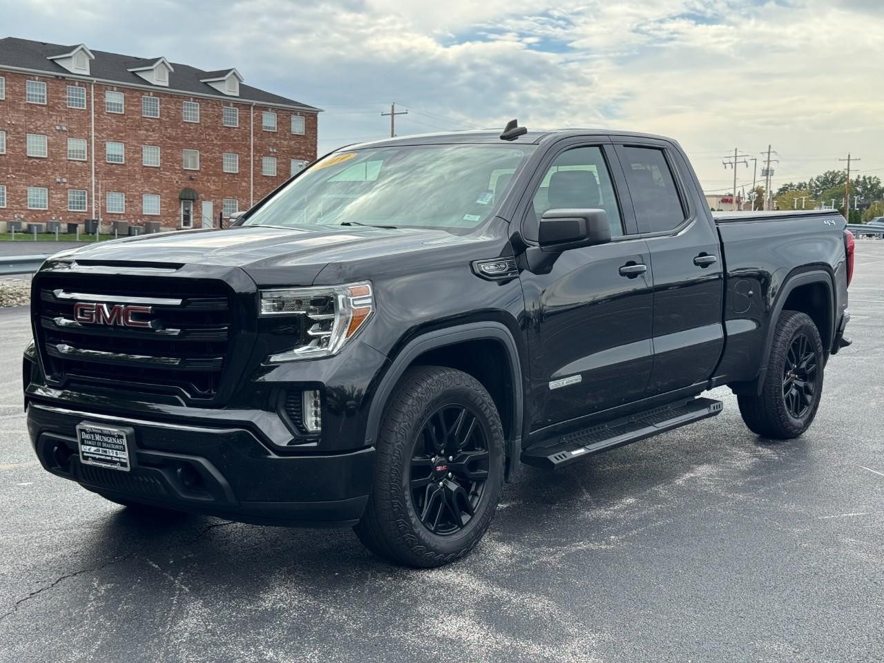 GMC Sierra 1500 Vehicle Full-screen Gallery Image 09