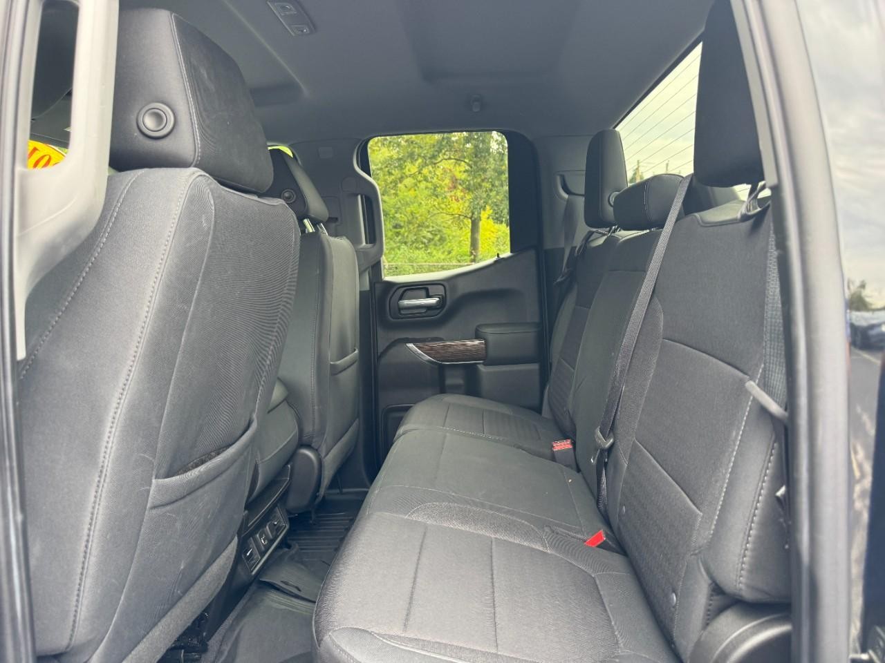 GMC Sierra 1500 Vehicle Full-screen Gallery Image 11