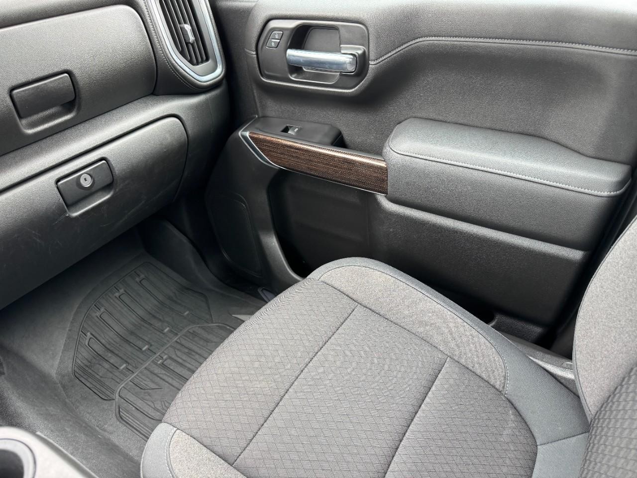 GMC Sierra 1500 Vehicle Full-screen Gallery Image 15