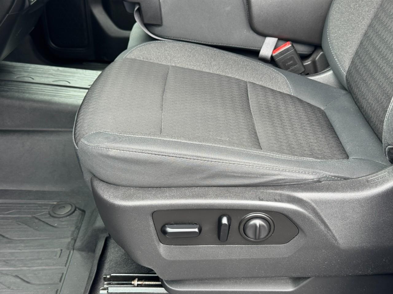 GMC Sierra 1500 Vehicle Full-screen Gallery Image 16