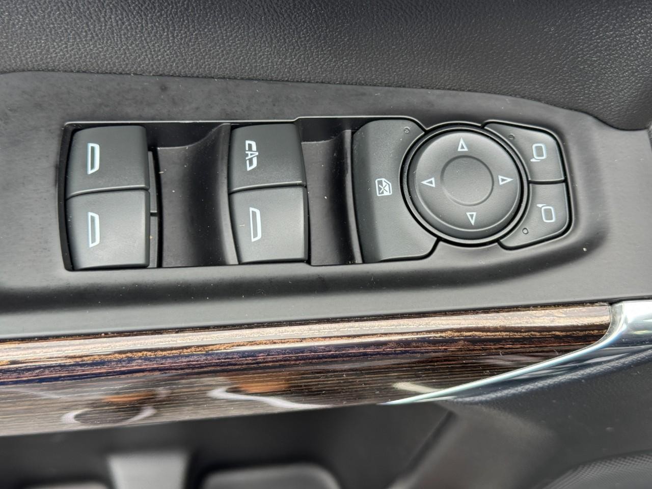 GMC Sierra 1500 Vehicle Full-screen Gallery Image 17