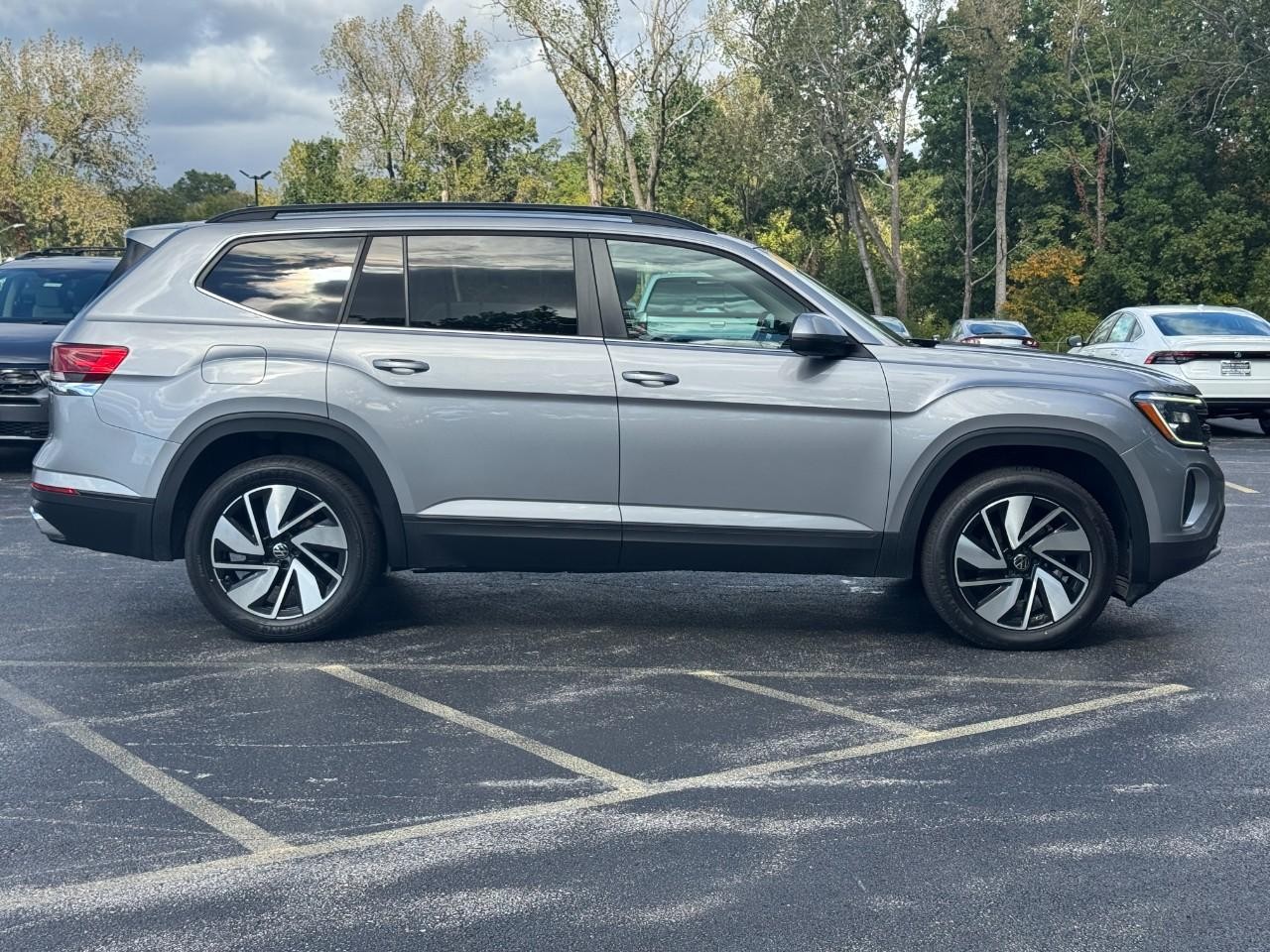 Volkswagen Atlas Vehicle Full-screen Gallery Image 03