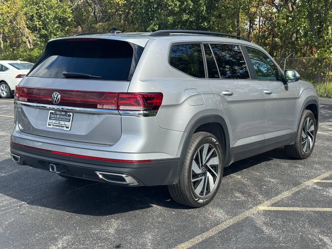 Volkswagen Atlas Vehicle Full-screen Gallery Image 04