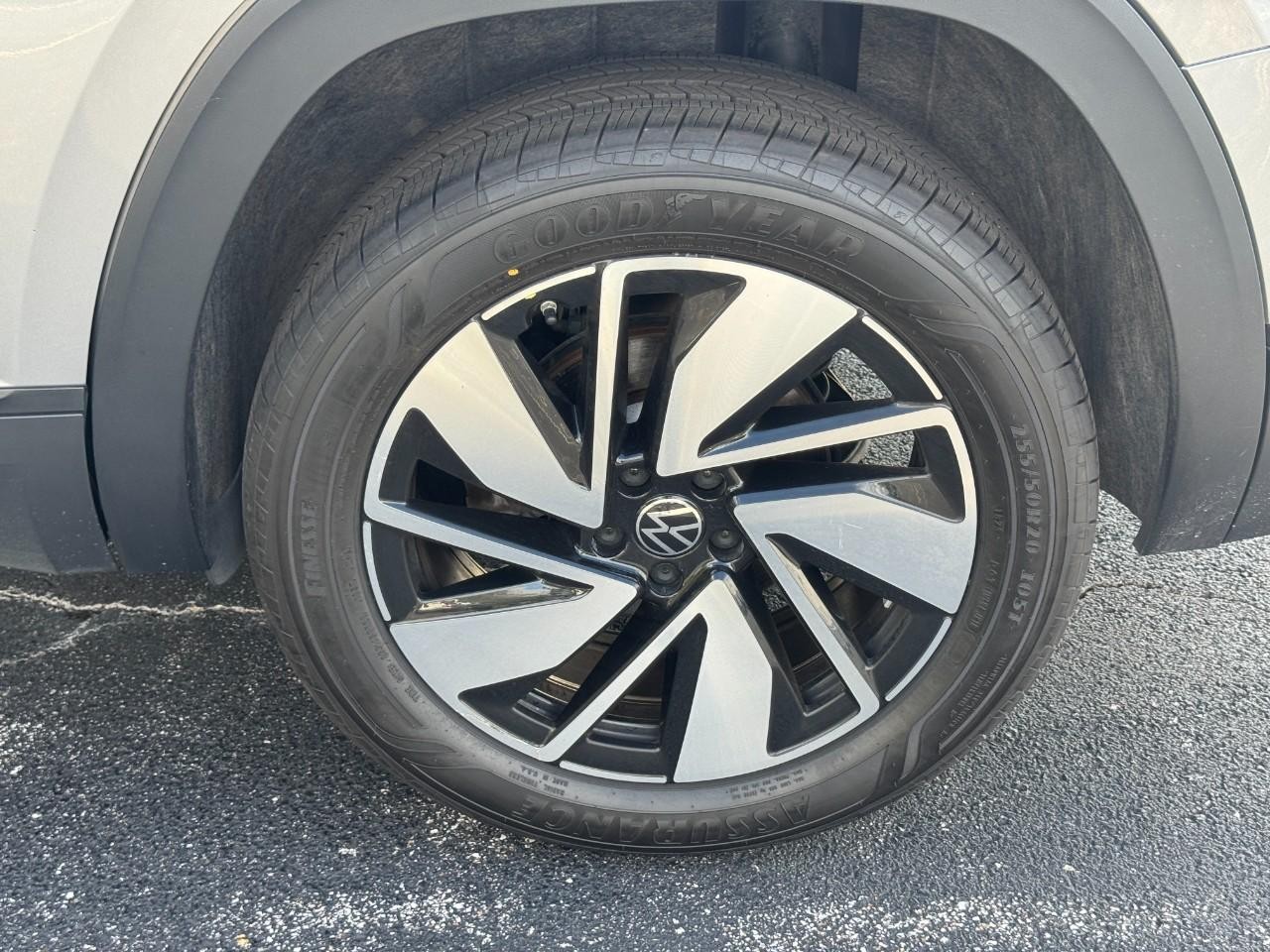 Volkswagen Atlas Vehicle Full-screen Gallery Image 09