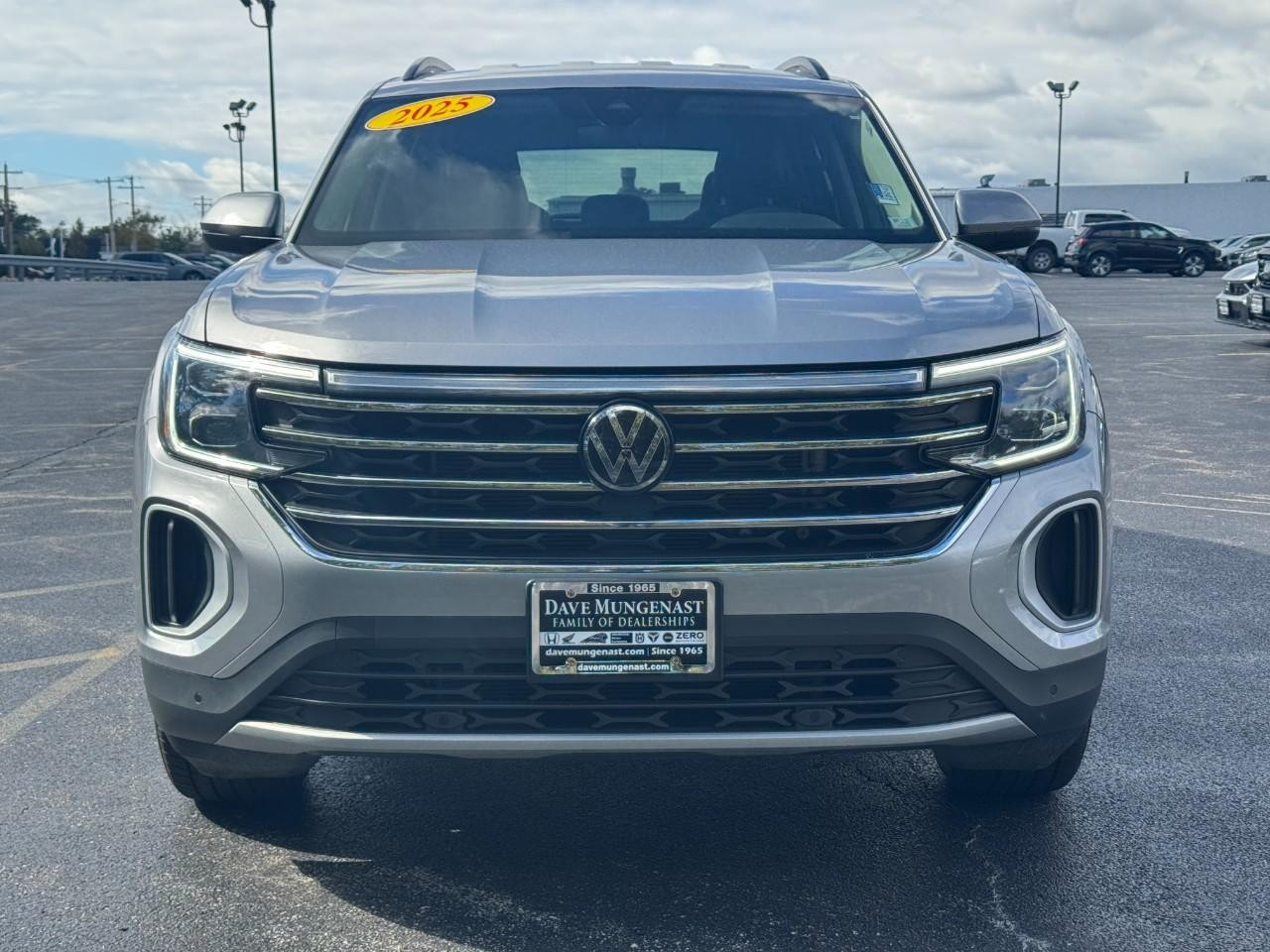 Volkswagen Atlas Vehicle Full-screen Gallery Image 11