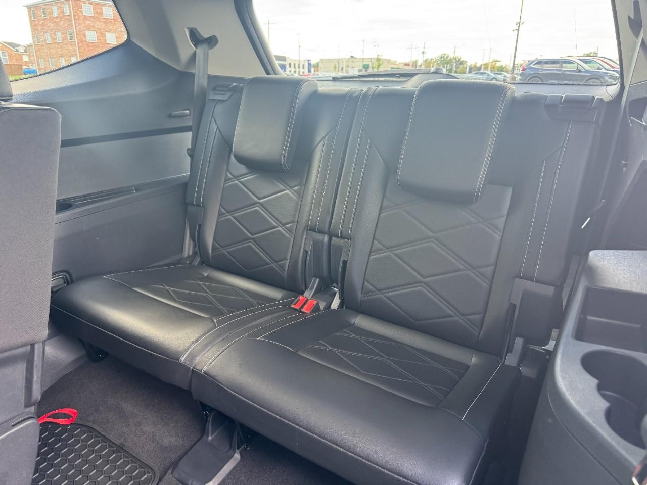 Volkswagen Atlas Vehicle Full-screen Gallery Image 13
