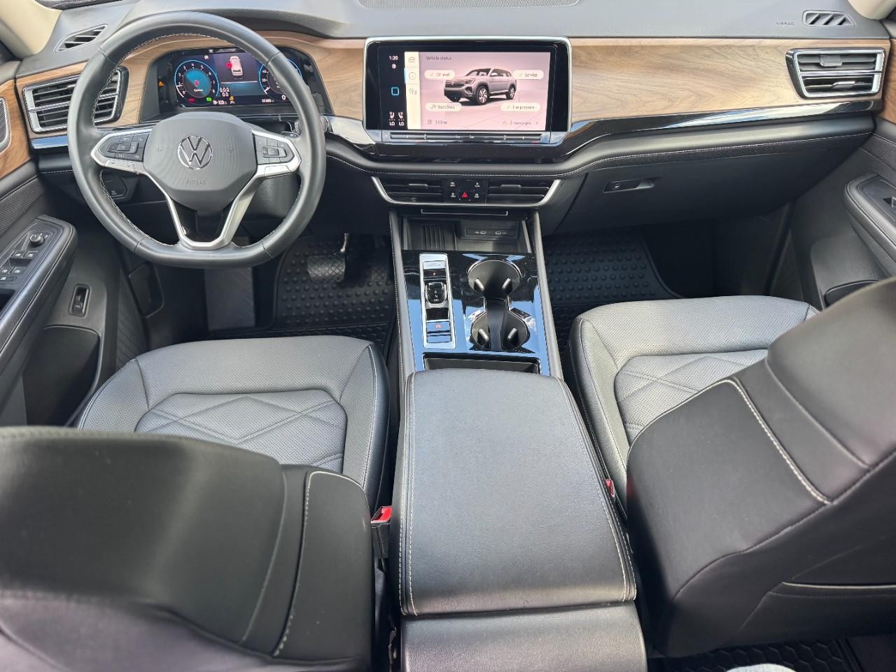 Volkswagen Atlas Vehicle Full-screen Gallery Image 14