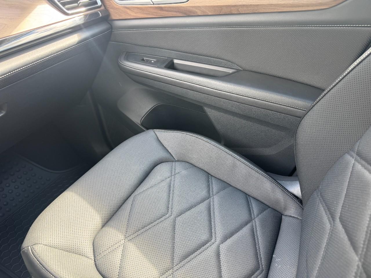 Volkswagen Atlas Vehicle Full-screen Gallery Image 18