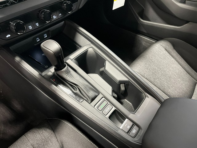 Honda Accord Sedan Vehicle Full-screen Gallery Image 23