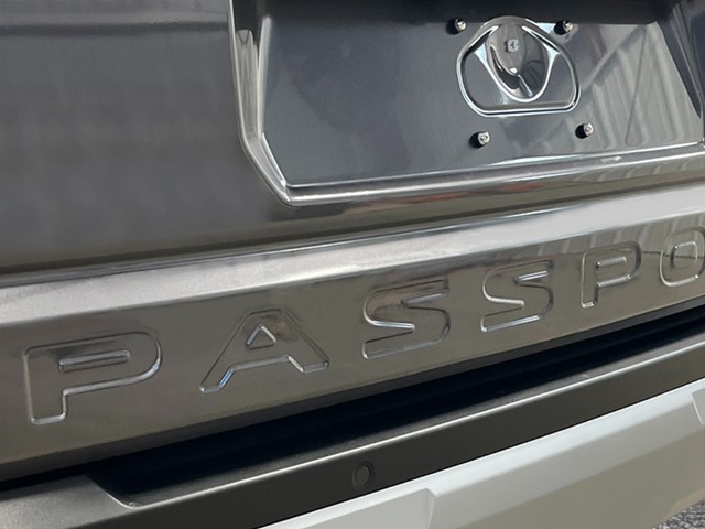 Honda Passport Vehicle Full-screen Gallery Image 06