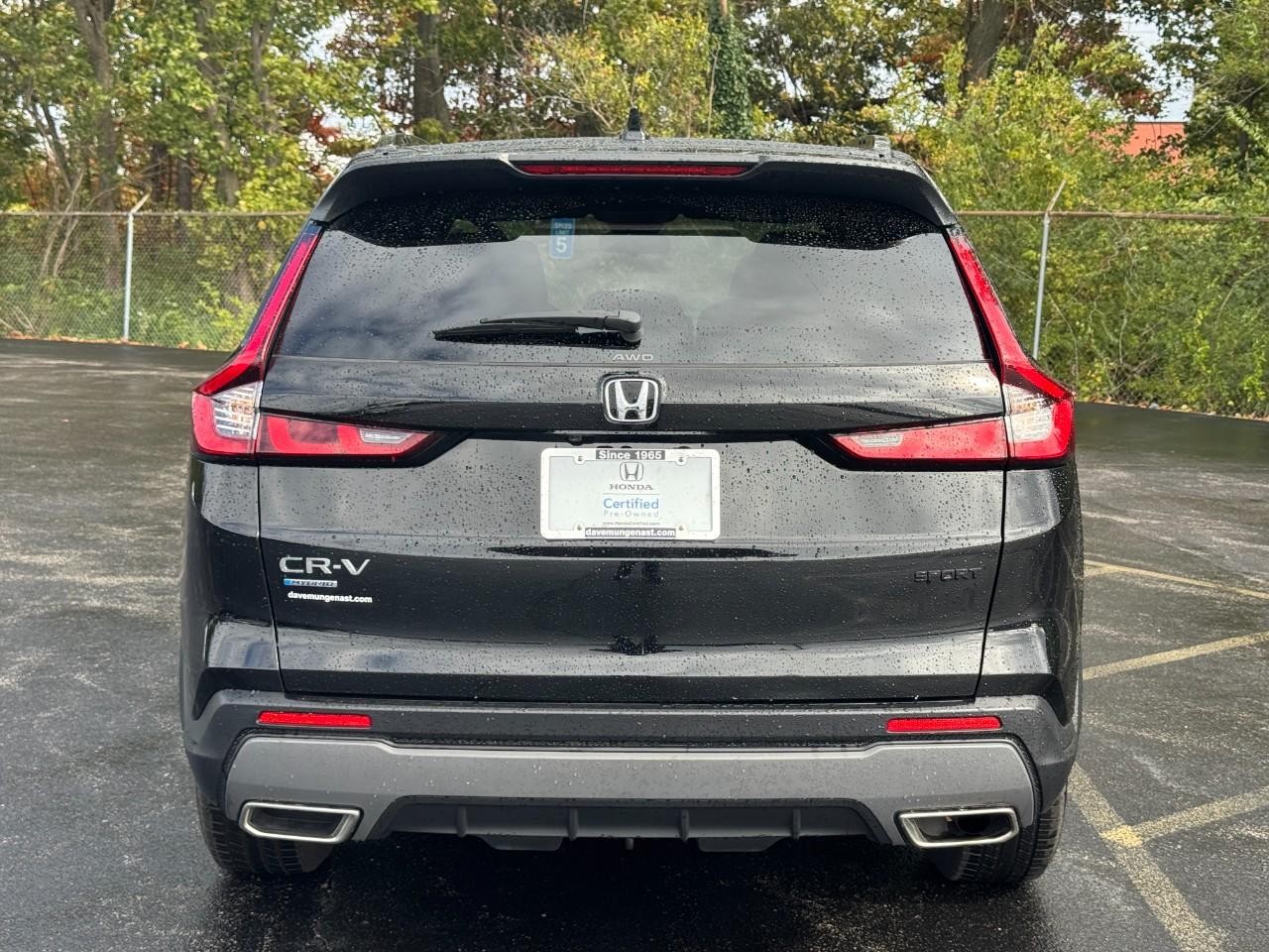 Honda CR-V Hybrid Vehicle Full-screen Gallery Image 07