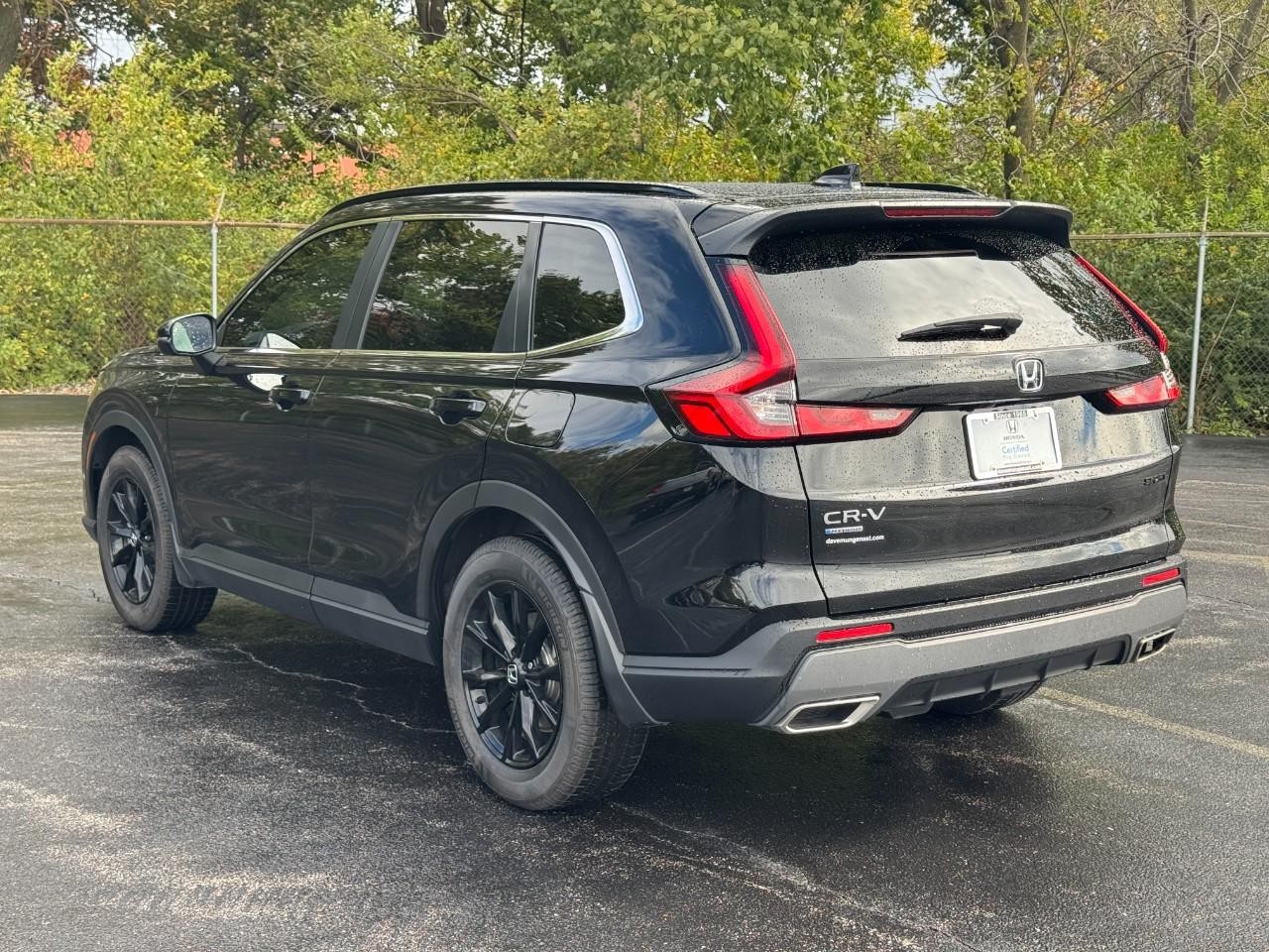 Honda CR-V Hybrid Vehicle Full-screen Gallery Image 08