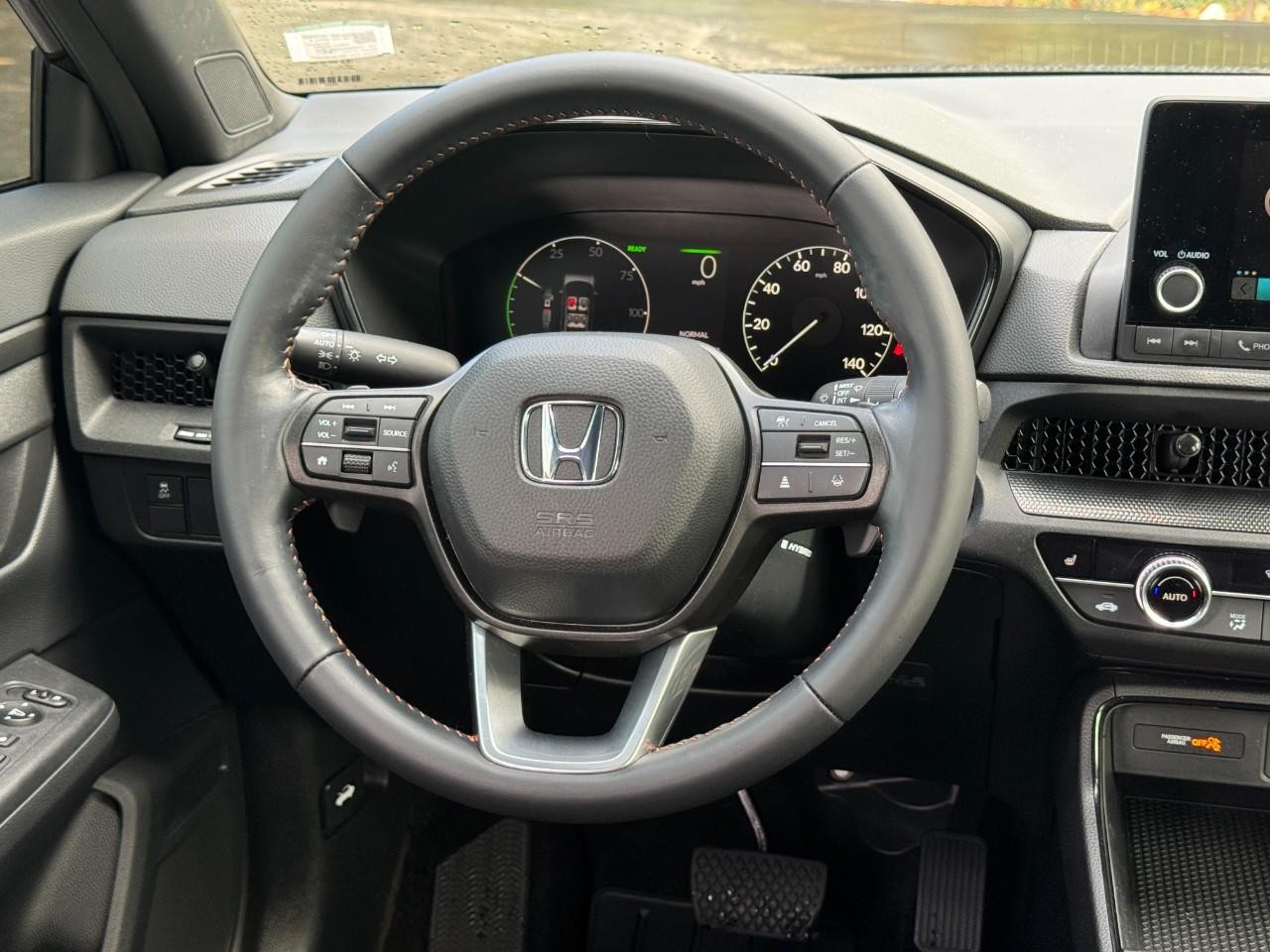 Honda CR-V Hybrid Vehicle Full-screen Gallery Image 14
