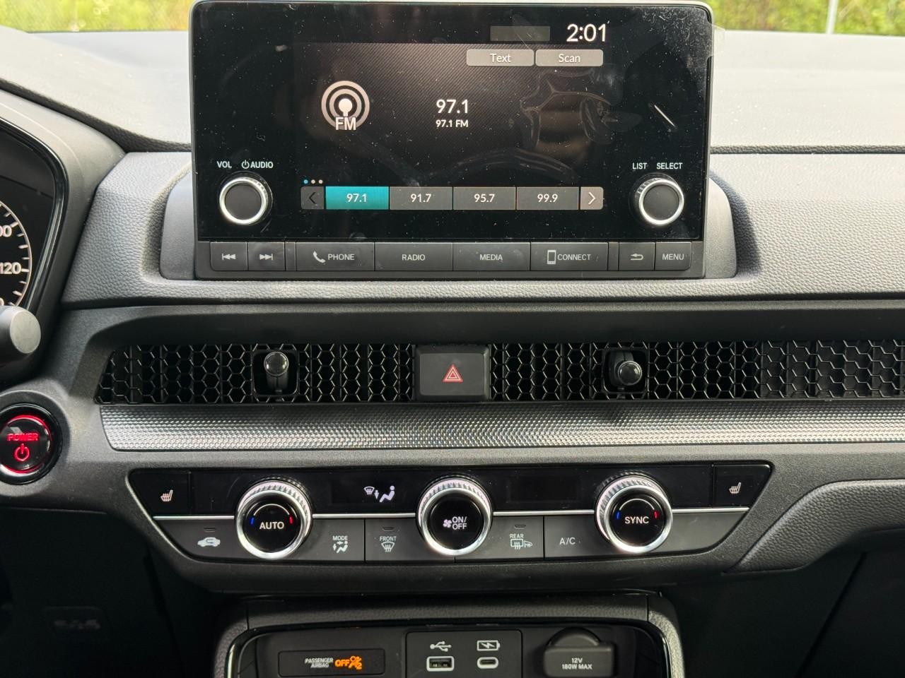 Honda CR-V Hybrid Vehicle Full-screen Gallery Image 15