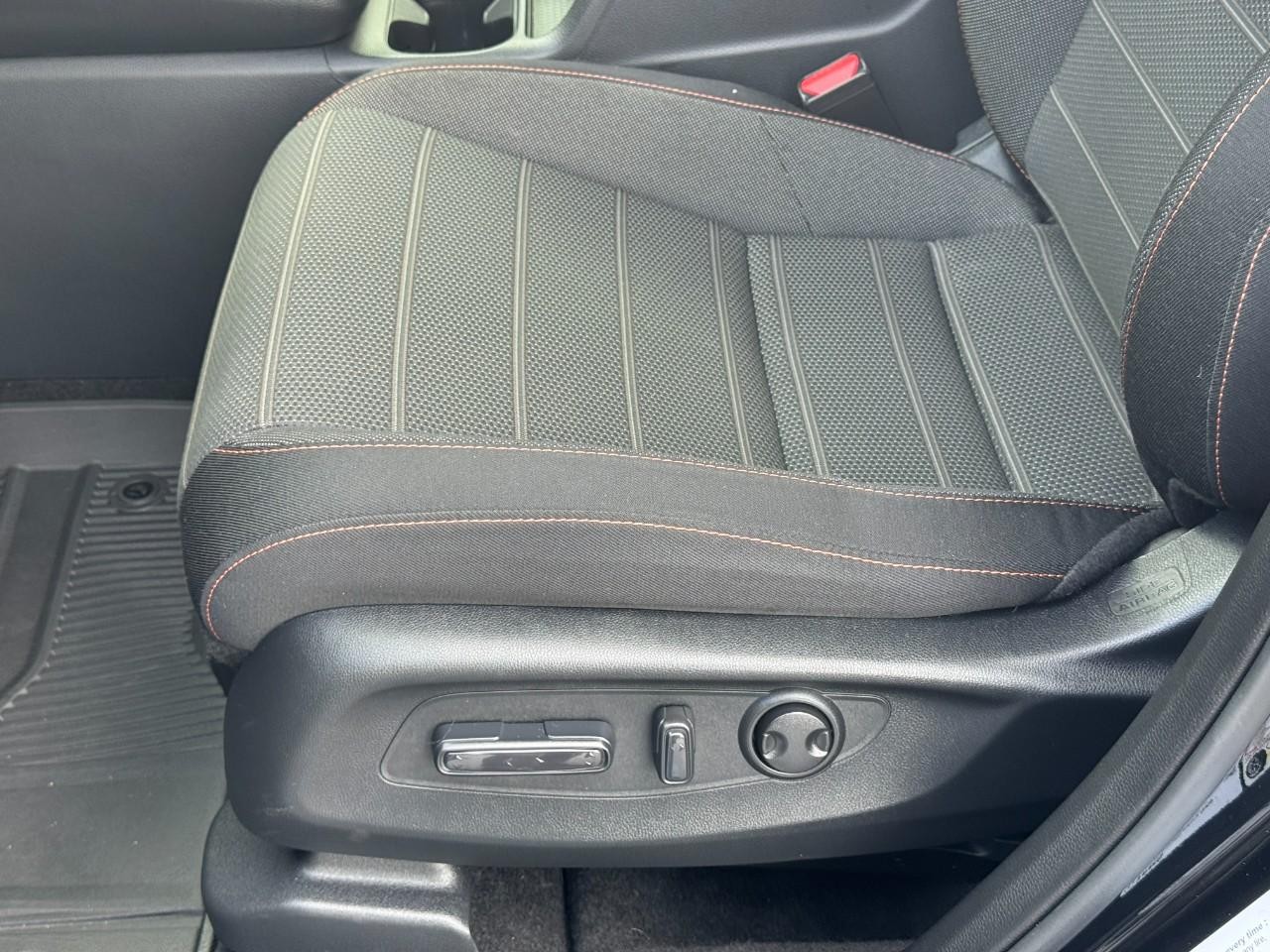 Honda CR-V Hybrid Vehicle Full-screen Gallery Image 18