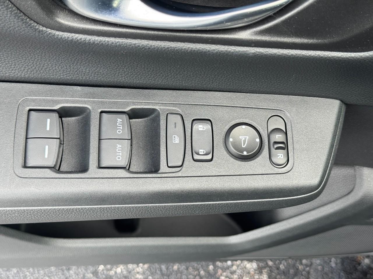 Honda CR-V Hybrid Vehicle Full-screen Gallery Image 19