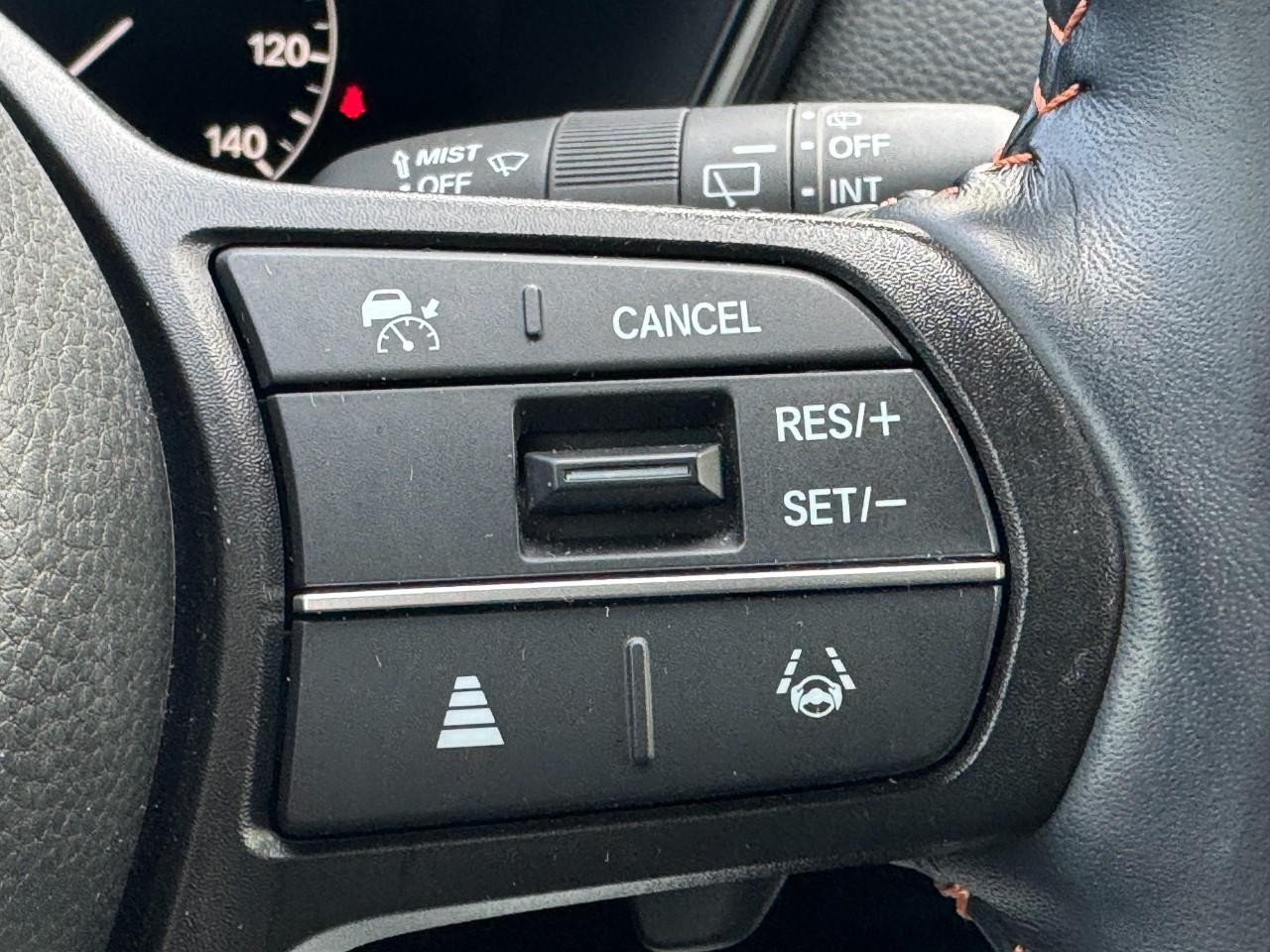 Honda CR-V Hybrid Vehicle Full-screen Gallery Image 21