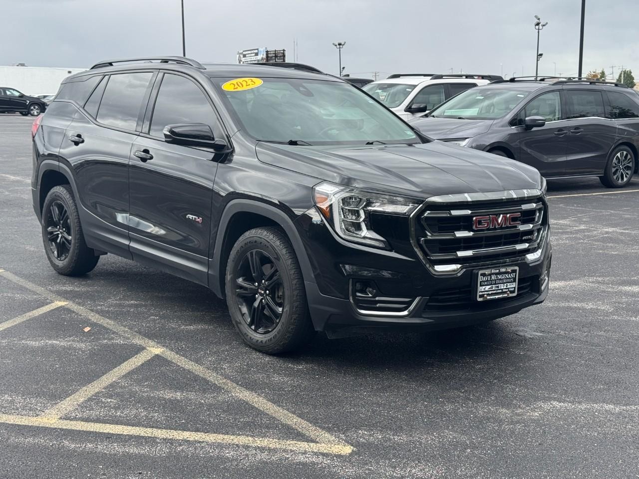 GMC Terrain Vehicle Full-screen Gallery Image 02