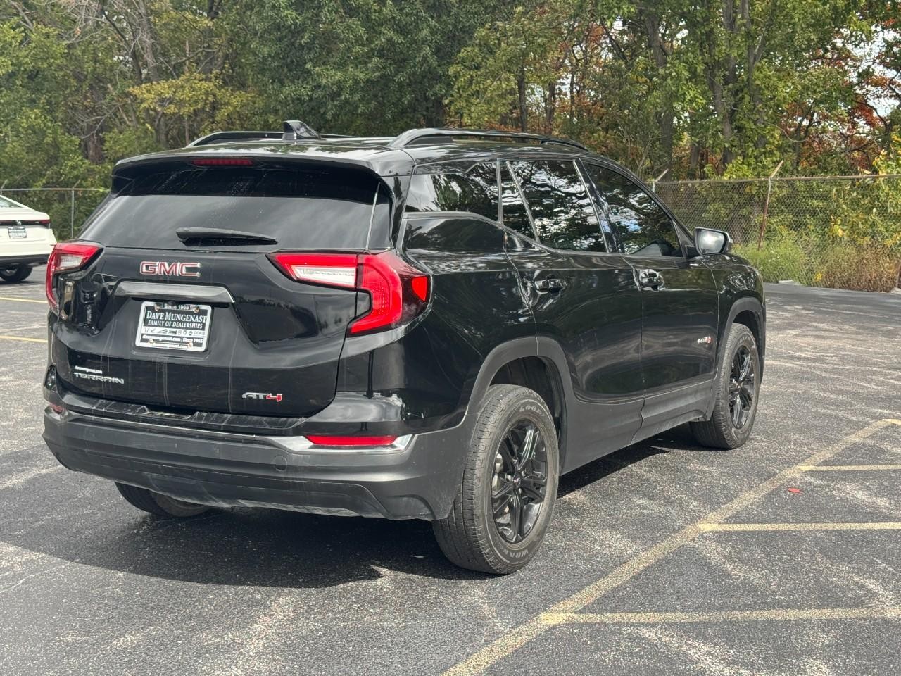GMC Terrain Vehicle Full-screen Gallery Image 04